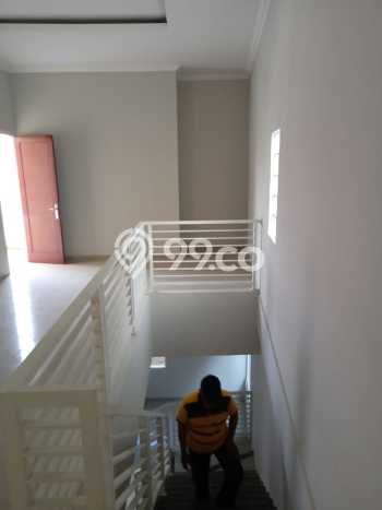 Rumah Cantik 2 Lt dalam semi Cluster di Kalisari, Cijantung, Jakarta Timur Rumah Cantik 2 Lt dalam semi Cluster di Kalisari, Cijantung, Jakarta Timur