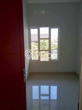 Rumah Cantik 2 Lt dalam semi Cluster di Kalisari, Cijantung, Jakarta Timur Rumah Cantik 2 Lt dalam semi Cluster di Kalisari, Cijantung, Jakarta Timur
