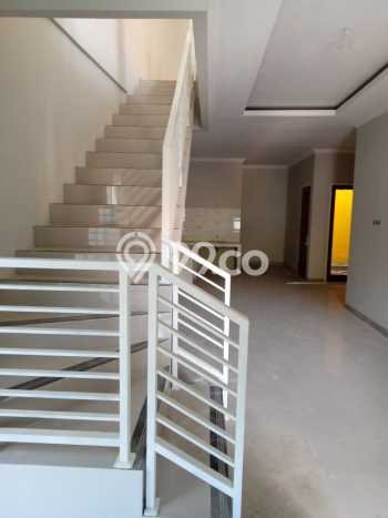 Rumah Cantik 2 Lt dalam semi Cluster di Kalisari, Cijantung, Jakarta Timur Rumah Cantik 2 Lt dalam semi Cluster di Kalisari, Cijantung, Jakarta Timur