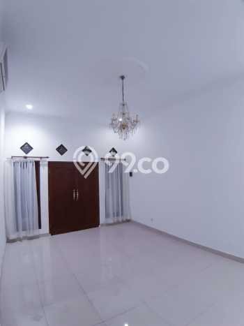 Disewakan! Rumah 5 Kamar Tidur &
4 Kamar Mandi di Pondok Indah, Jakarta Selatan Disewakan! Rumah 5 Kamar Tidur &
4 Kamar Mandi di Pondok Indah, Jakarta Selatan