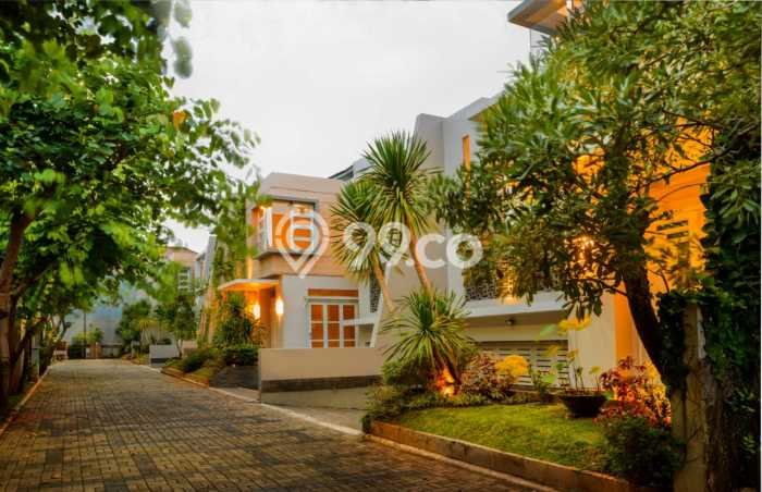 For Sale! Luxury House LT 210m2 Desain Modern di Kemang For Sale! Luxury House LT 210m2 Desain Modern di Kemang