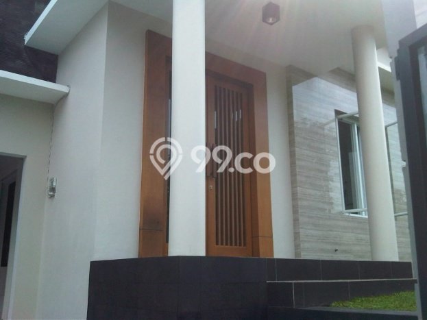 Rumah Elit LB 280m2 Siap Pakai Desain Elegan di Manyaran, Semarang Rumah Elit LB 280m2 Siap Pakai Desain Elegan di Manyaran, Semarang