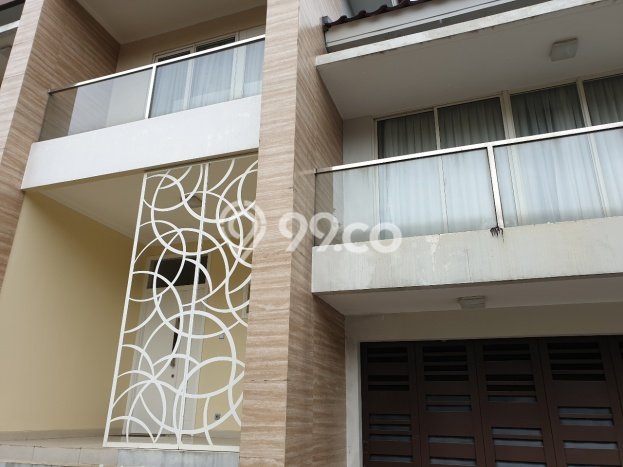 Rumah Strategis Bintaro, Tangerang Selatan, Luas 255m² Bangunan 282m² Rumah Strategis Bintaro, Tangerang Selatan, Luas 255m² Bangunan 282m²