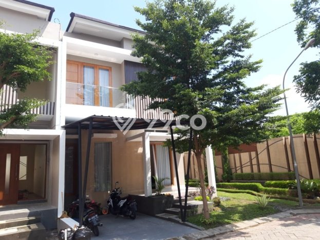 Jual Rumah Bagus Siap Huni LB 235m2 di Gentan, Solo Jual Rumah Bagus Siap Huni LB 235m2 di Gentan, Solo