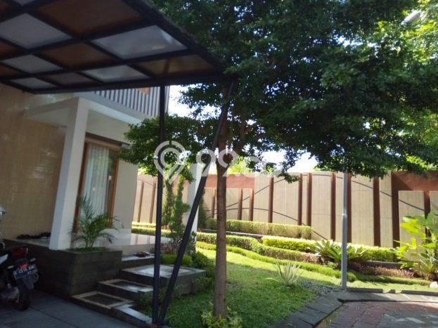 Jual Rumah Bagus Siap Huni LB 235m2 di Gentan, Solo Jual Rumah Bagus Siap Huni LB 235m2 di Gentan, Solo
