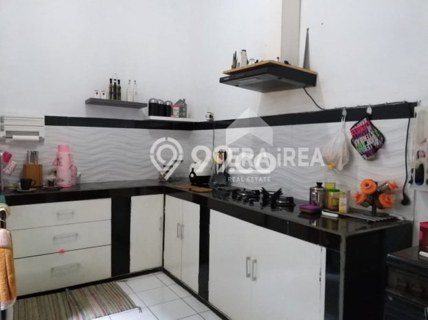 Dijual Cepat Rumah Bagus Siap Huni LB 200m2 di Pasar Kliwon, Surakarta Dijual Cepat Rumah Bagus Siap Huni LB 200m2 di Pasar Kliwon, Surakarta
