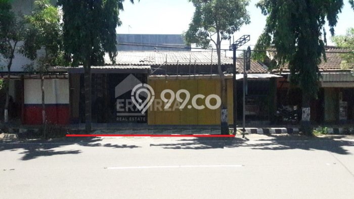 INVESTASI TEPAT! Rumah di Karanganyar, LT 529m² Bangunan 566m² INVESTASI TEPAT! Rumah di Karanganyar, LT 529m² Bangunan 566m²