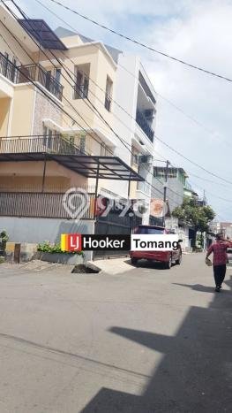 Dijual Rumah Luas Elegan Dengan View Cantik di Tomang, Jakarta Barat Dijual Rumah Luas Elegan Dengan View Cantik di Tomang, Jakarta Barat