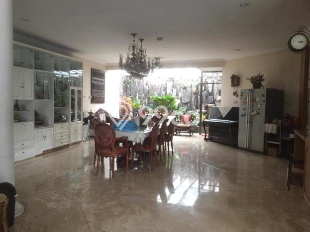Disewakan Rumah Nyaman LT 1600m2 / LB 1000m2 di Senopati, Jakarta Selatan Disewakan Rumah Nyaman LT 1600m2 / LB 1000m2 di Senopati, Jakarta Selatan