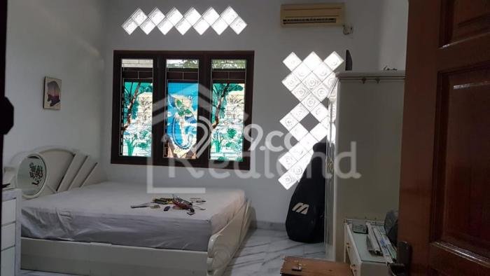 For Sale Rumah Mewah Exclusive di Rungkut, Surabaya For Sale Rumah Mewah Exclusive di Rungkut, Surabaya
