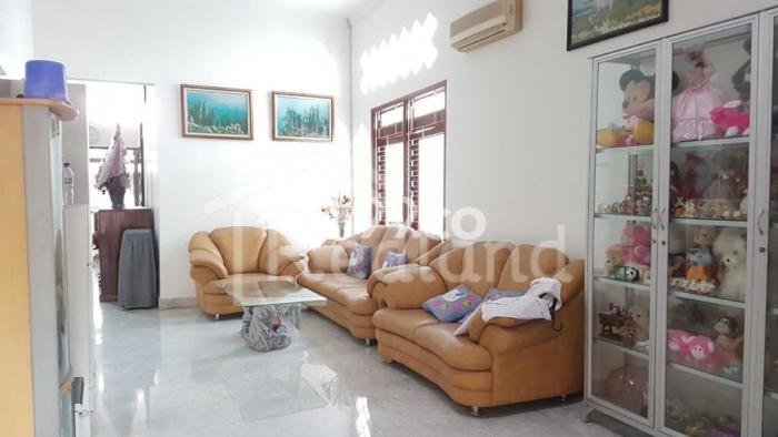 For Sale Rumah Mewah Exclusive di Rungkut, Surabaya For Sale Rumah Mewah Exclusive di Rungkut, Surabaya