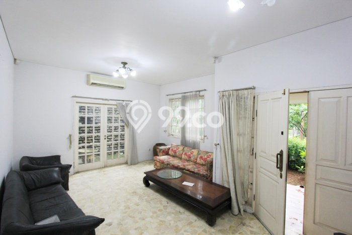 Hunian Elit LB 300m2 Siap Pakai Desain Elegan di Pondok Indah, Jakarta Selatan Hunian Elit LB 300m2 Siap Pakai Desain Elegan di Pondok Indah, Jakarta Selatan