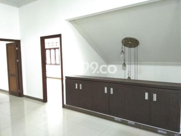Rumah Siap Huni LT 355m² / LB 375m² di Kawasan Bisnis Rejosari, Semarang Rumah Siap Huni LT 355m² / LB 375m² di Kawasan Bisnis Rejosari, Semarang