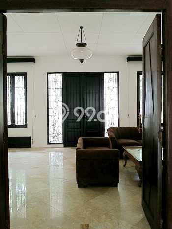 Hunian Modern dengan LT 600m2 & LB 600m2 Disewakan di Senopati Hunian Modern dengan LT 600m2 & LB 600m2 Disewakan di Senopati