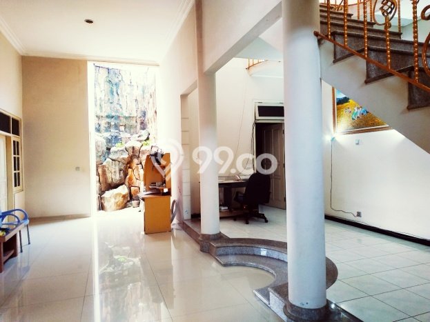 Dijual Rumah Mewah Elegan Dengan View Eksklusif di Halmahera, Semarang Dijual Rumah Mewah Elegan Dengan View Eksklusif di Halmahera, Semarang
