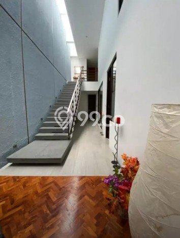 Rumah Mewah LB 300m2 Siap Huni Desain Elegan di Bintaro, Tangerang Selatan Rumah Mewah LB 300m2 Siap Huni Desain Elegan di Bintaro, Tangerang Selatan