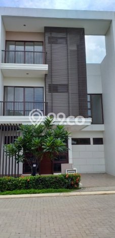 Ready to Use! Luxury House LT 67m2 Desain Modern di BSD City Ready to Use! Luxury House LT 67m2 Desain Modern di BSD City