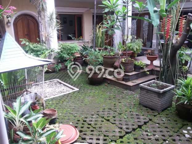 Rumah Elit Modern Tanpa Renovasi di Buah Batu Bandung Rumah Elit Modern Tanpa Renovasi di Buah Batu Bandung