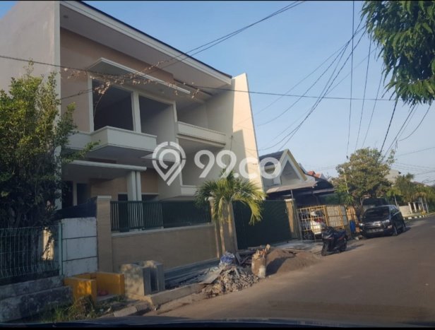 Hunian Mewah LB 350m2 Siap Pakai Desain Elegan di Keputih, Surabaya Hunian Mewah LB 350m2 Siap Pakai Desain Elegan di Keputih, Surabaya