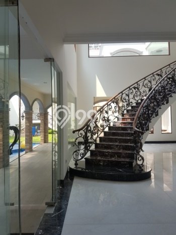 Ready to Use! Premium House LT 1227m2 Desain Modern di BSD Ready to Use! Premium House LT 1227m2 Desain Modern di BSD