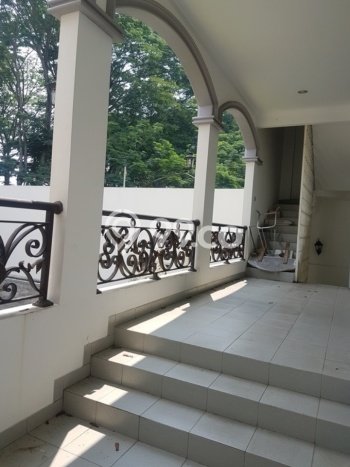 Ready to Use! Premium House LT 1227m2 Desain Modern di BSD Ready to Use! Premium House LT 1227m2 Desain Modern di BSD