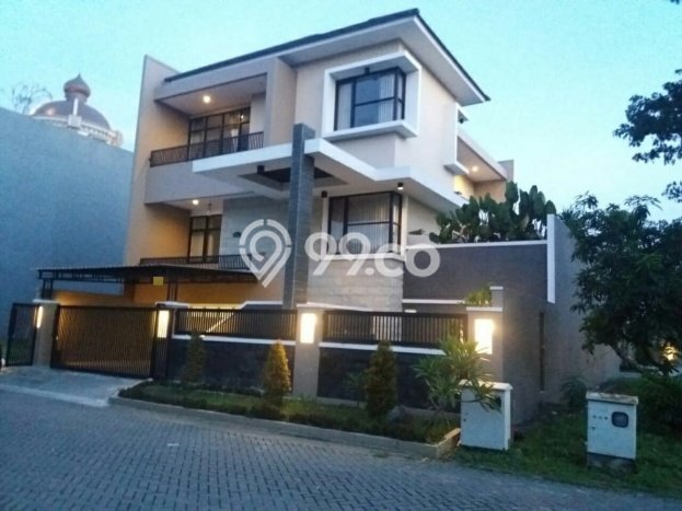 Jual Rumah Luas Megah Dengan View Eksklusif di Citraland, Surabaya Jual Rumah Luas Megah Dengan View Eksklusif di Citraland, Surabaya
