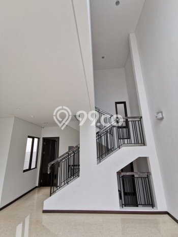 PENAWARAN TERBATAS! Rumah Berkualitas di BSD City, LT 120m² Bangunan 195m² PENAWARAN TERBATAS! Rumah Berkualitas di BSD City, LT 120m² Bangunan 195m²