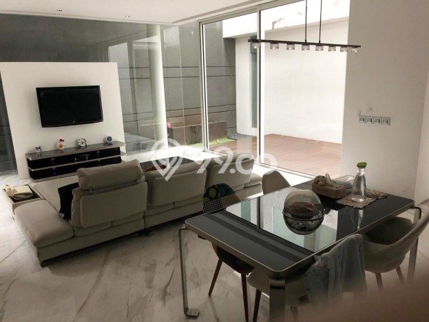 BEST DEAL! Rumah Nyaman area Rungkut, LT 304m2m² Bangunan 330m2m² BEST DEAL! Rumah Nyaman area Rungkut, LT 304m2m² Bangunan 330m2m²