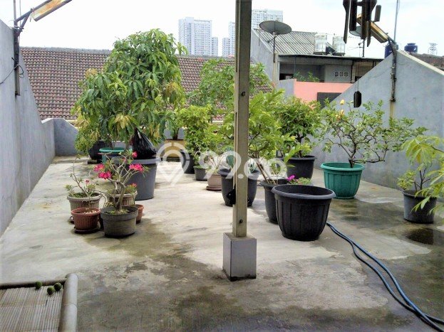 Rumah 4 KT 2 KM LT 84m², Luas Bangunan 210m² di Grogol, Jakarta Barat Rumah 4 KT 2 KM LT 84m², Luas Bangunan 210m² di Grogol, Jakarta Barat
