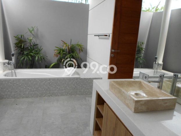 HUNIAN PILIHAN! Rumah kawasan Kerobokan, 3 KT, Lingkungan Asri, Luas 400m² Bangunan 175m² HUNIAN PILIHAN! Rumah kawasan Kerobokan, 3 KT, Lingkungan Asri, Luas 400m² Bangunan 175m²