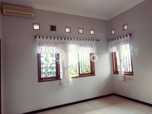 Lokasi strategis! Rumah siap huni disewakan di Semarang Selatan LB 295m2 Lokasi strategis! Rumah siap huni disewakan di Semarang Selatan LB 295m2