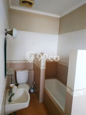 Lokasi strategis! Rumah siap huni disewakan di Semarang Selatan LB 295m2 Lokasi strategis! Rumah siap huni disewakan di Semarang Selatan LB 295m2