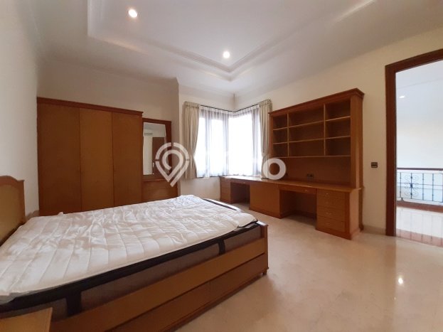 Hunian Kondisi Baik Disewakan di Pondok Indah, Jakarta Selatan LT 462m2, LB 500m2 Hunian Kondisi Baik Disewakan di Pondok Indah, Jakarta Selatan LT 462m2, LB 500m2