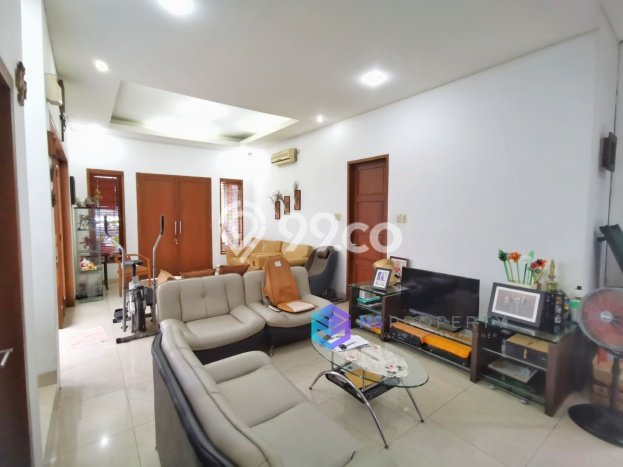 Rumah LT 266m² Semi Furnished di Cilandak, Dekat Mal, Jakarta Selatan Rumah LT 266m² Semi Furnished di Cilandak, Dekat Mal, Jakarta Selatan