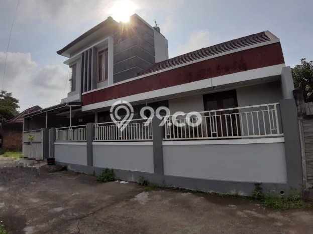 Dijual Cepat Rumah Bagus Siap Huni LB 120m2 di Gentan, Solo Dijual Cepat Rumah Bagus Siap Huni LB 120m2 di Gentan, Solo