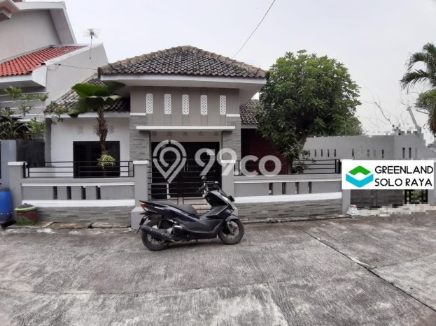 Jual Rumah Bagus Siap Huni LB 100m2 di Gentan, Solo Jual Rumah Bagus Siap Huni LB 100m2 di Gentan, Solo