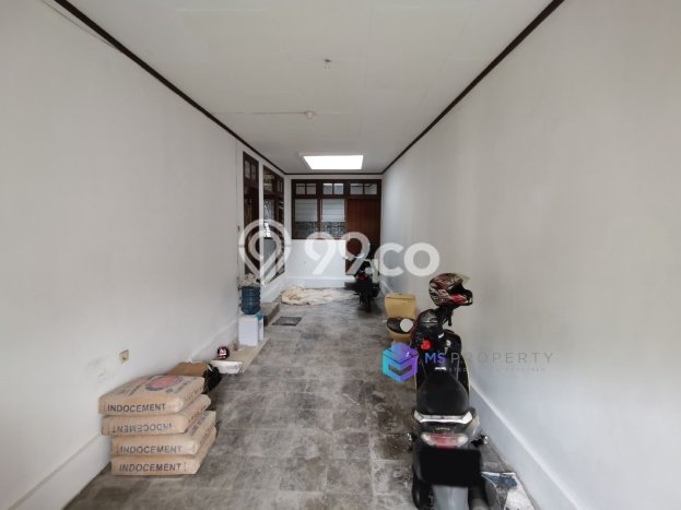 Rumah Eksklusif Siap Huni LT 265m2 di Cinere, Depok Rumah Eksklusif Siap Huni LT 265m2 di Cinere, Depok