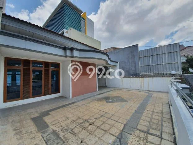 Rumah di pekunden, Dekat Pusat Kota, 4 KT, Luas 355m² LB 450m² Rumah di pekunden, Dekat Pusat Kota, 4 KT, Luas 355m² LB 450m²