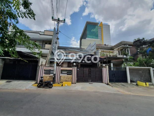 Rumah di pekunden, Dekat Pusat Kota, 4 KT, Luas 355m² LB 450m² Rumah di pekunden, Dekat Pusat Kota, 4 KT, Luas 355m² LB 450m²