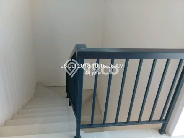 Lokasi terbaik! Rumah siap pakai dikontrakkan di Mijen LB 150m2 Lokasi terbaik! Rumah siap pakai dikontrakkan di Mijen LB 150m2