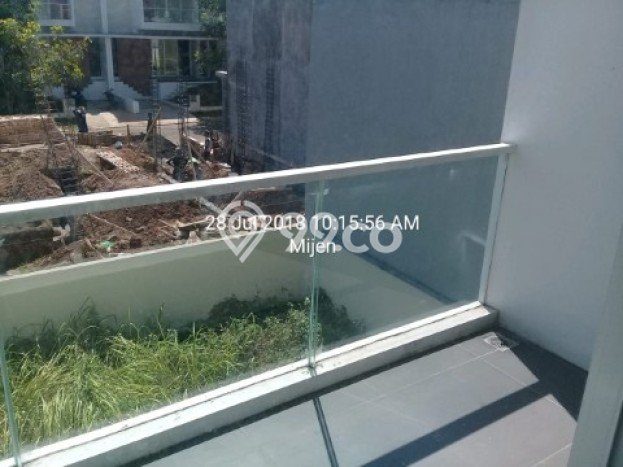 Lokasi terbaik! Rumah siap pakai dikontrakkan di Mijen LB 150m2 Lokasi terbaik! Rumah siap pakai dikontrakkan di Mijen LB 150m2
