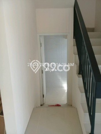 Lokasi terbaik! Rumah siap pakai dikontrakkan di Mijen LB 150m2 Lokasi terbaik! Rumah siap pakai dikontrakkan di Mijen LB 150m2