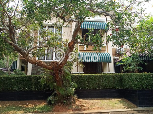 Dijual Rumah Mewah Megah Dengan View Cantik di BSD City, Tangerang Dijual Rumah Mewah Megah Dengan View Cantik di BSD City, Tangerang