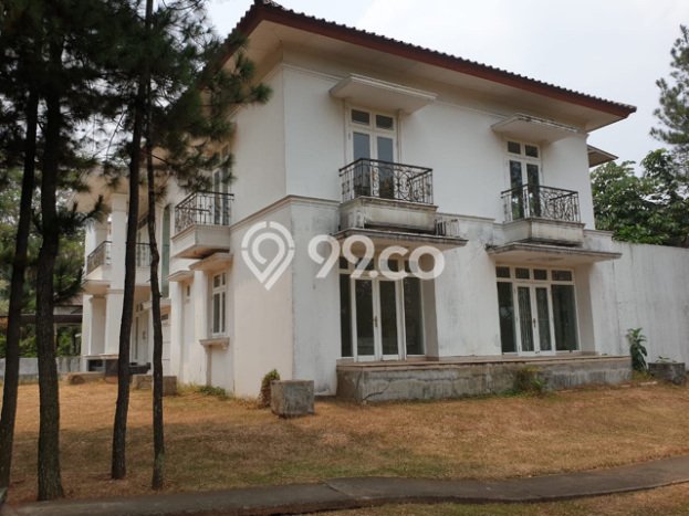 Rumah Elit Modern Tanpa Renovasi di BSD Tangerang Rumah Elit Modern Tanpa Renovasi di BSD Tangerang