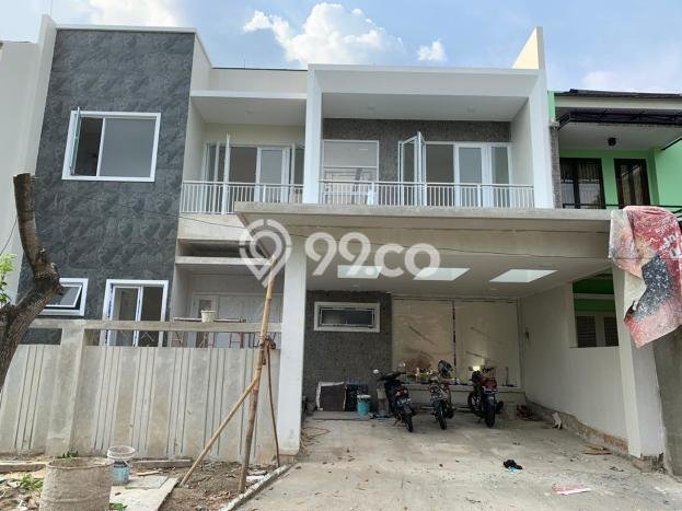 Rumah Mewah LB 258m2 Siap Huni Desain Elegan di BSD Puspita Loka, Tangerang Rumah Mewah LB 258m2 Siap Huni Desain Elegan di BSD Puspita Loka, Tangerang