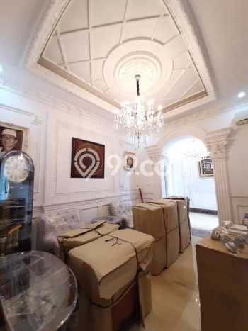 The Luxury House with Private Pool at Jl. Tebet Timur, Tebet, Jakarta Selatan The Luxury House with Private Pool at Jl. Tebet Timur, Tebet, Jakarta Selatan