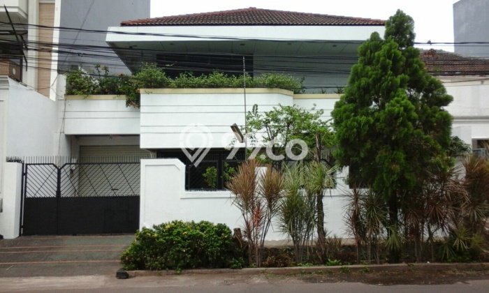 For Sale! Luxury House LT 300m2 Desain Elegan di Tomang For Sale! Luxury House LT 300m2 Desain Elegan di Tomang