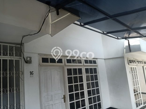 Rumah Asri di Tomang, 2 KM, Area Tenang, LT 180m² LB 190m² Rumah Asri di Tomang, 2 KM, Area Tenang, LT 180m² LB 190m²