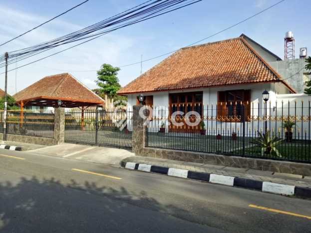 Rumah Luxury Modern Tanpa Renovasi di Kota Baru Yogyakarta Rumah Luxury Modern Tanpa Renovasi di Kota Baru Yogyakarta