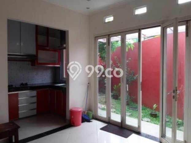 Rumah Luas Asri 3 KT Siap Pakai di Bintaro Tangerang Selatan Rumah Luas Asri 3 KT Siap Pakai di Bintaro Tangerang Selatan